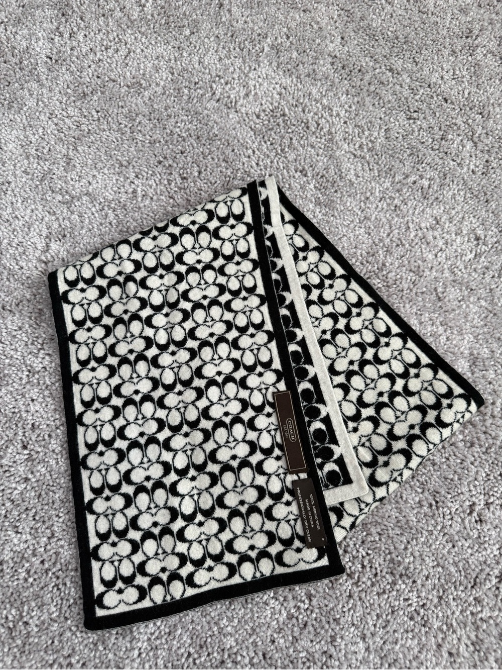 Coach Signature C Reversible Scarf Double-Sided